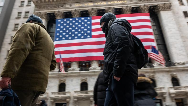 一片看空声中,美股终于扛不住了